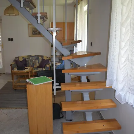 Nyaraló Kökörcsin *